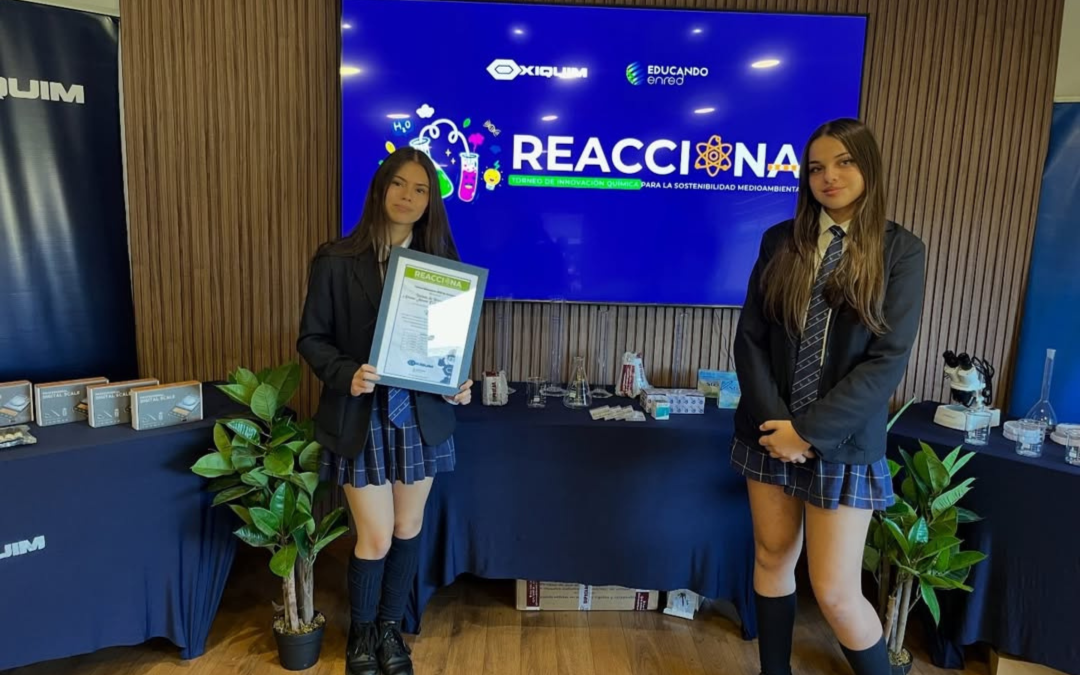 Estudiantes premiadas en categoría Innovación Química Oxiquim 2026